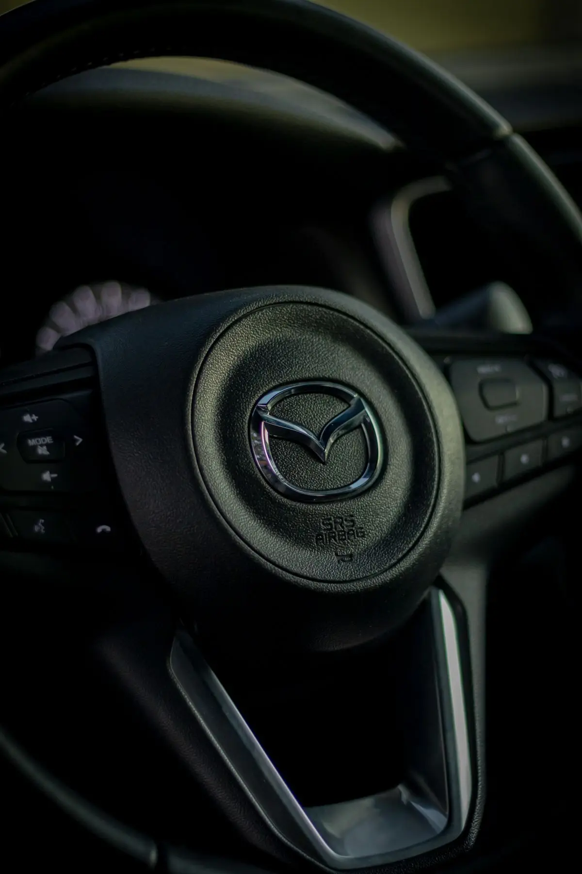 Vô lăng có logo Mazda